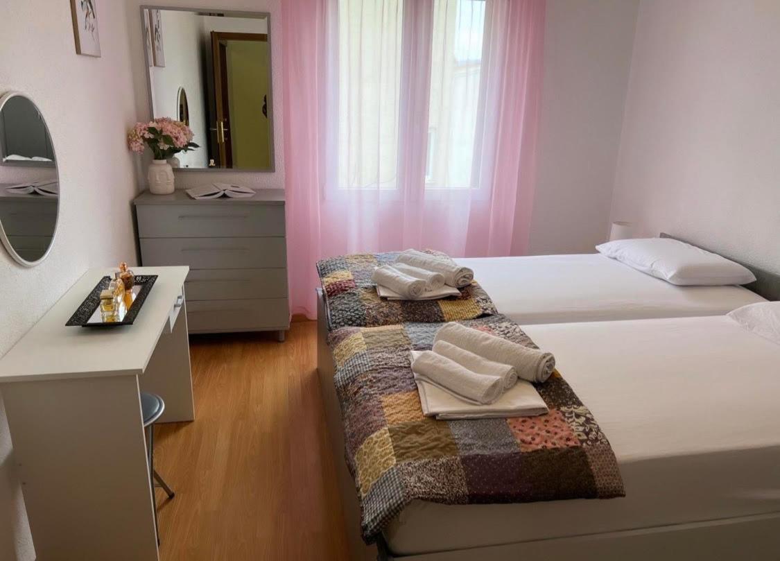 Apartments Mihi Подстрана Экстерьер фото