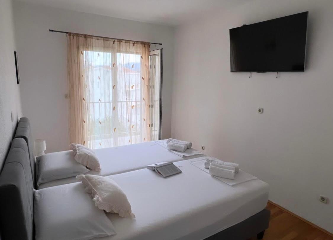Apartments Mihi Подстрана Экстерьер фото