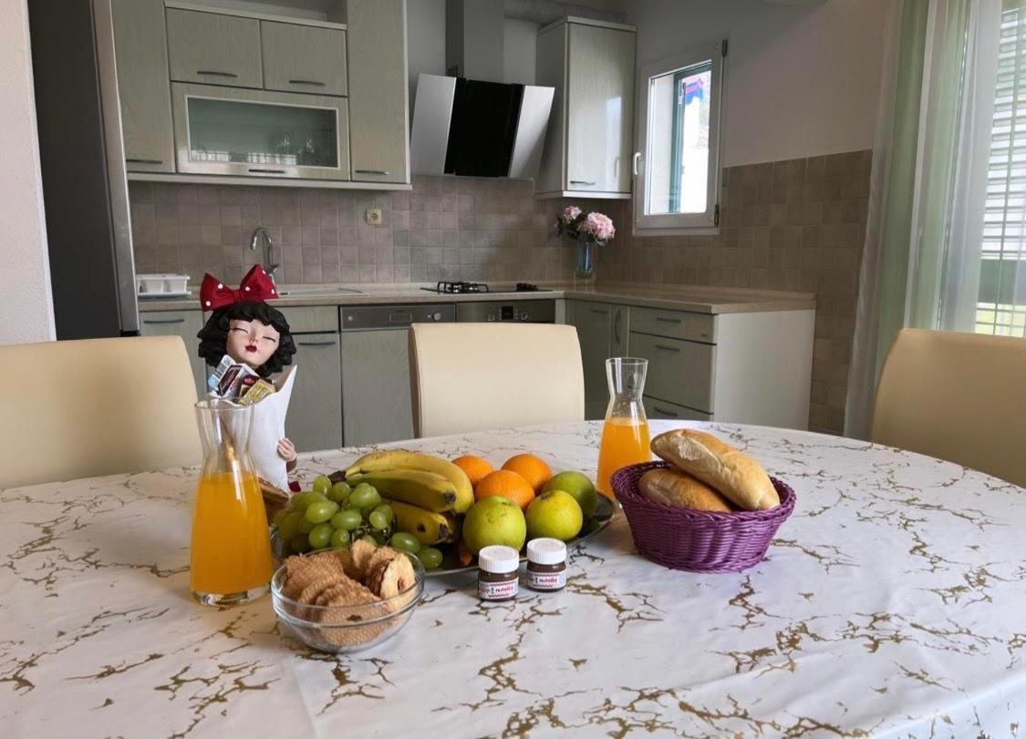Apartments Mihi Подстрана Экстерьер фото