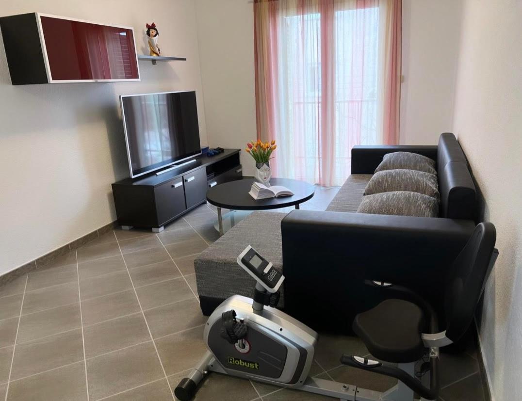 Apartments Mihi Подстрана Экстерьер фото