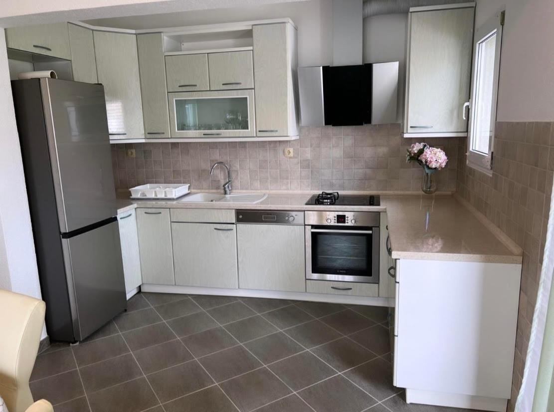 Apartments Mihi Подстрана Экстерьер фото