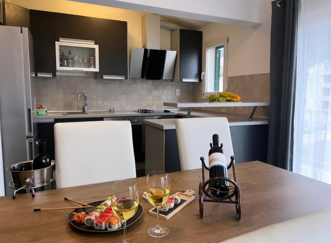 Apartments Mihi Подстрана Экстерьер фото