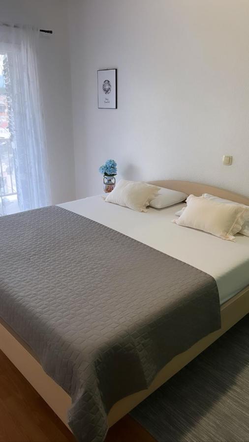 Apartments Mihi Подстрана Экстерьер фото