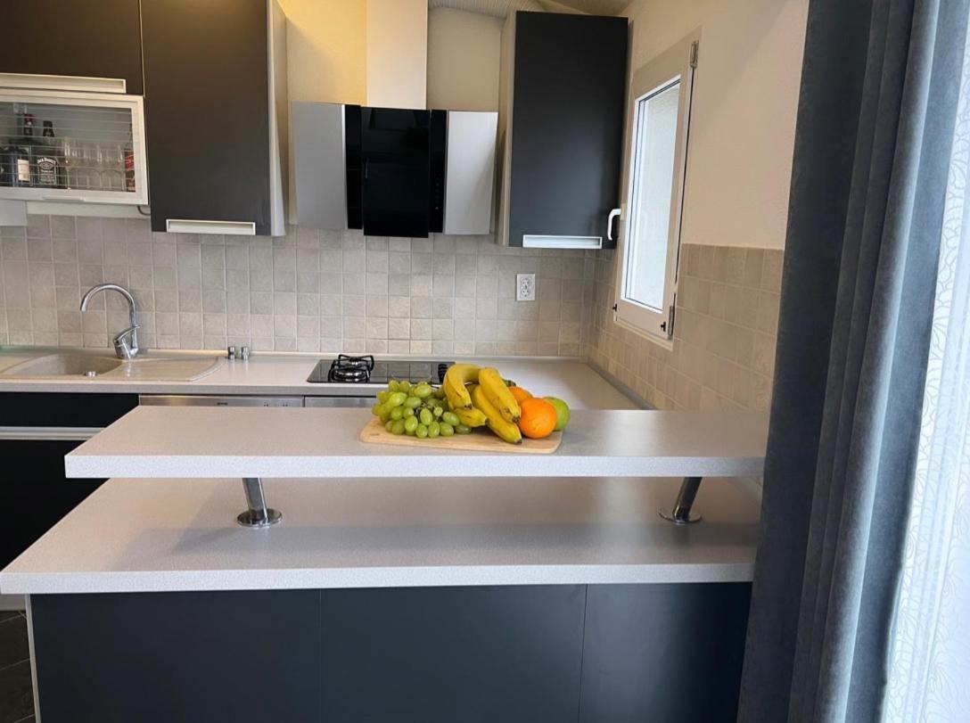 Apartments Mihi Подстрана Экстерьер фото