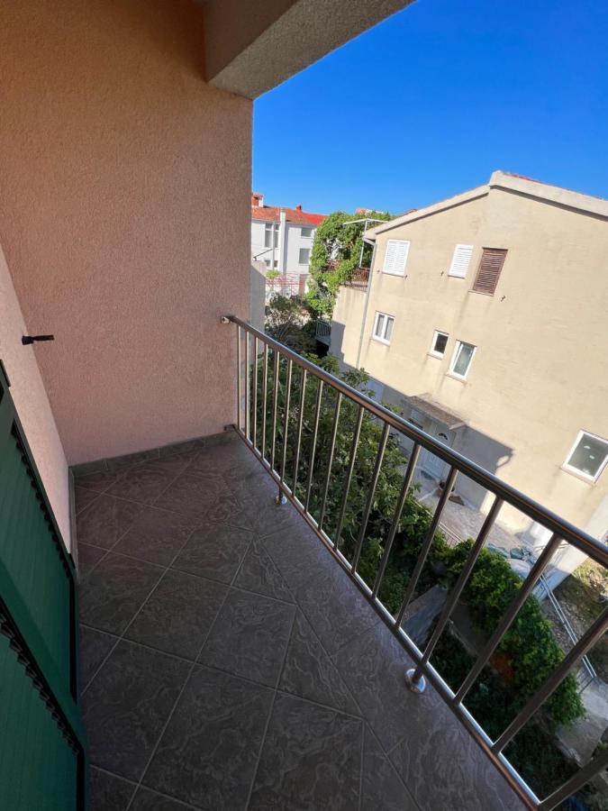 Apartments Mihi Подстрана Экстерьер фото