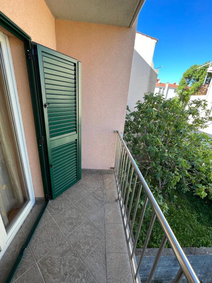 Apartments Mihi Подстрана Экстерьер фото